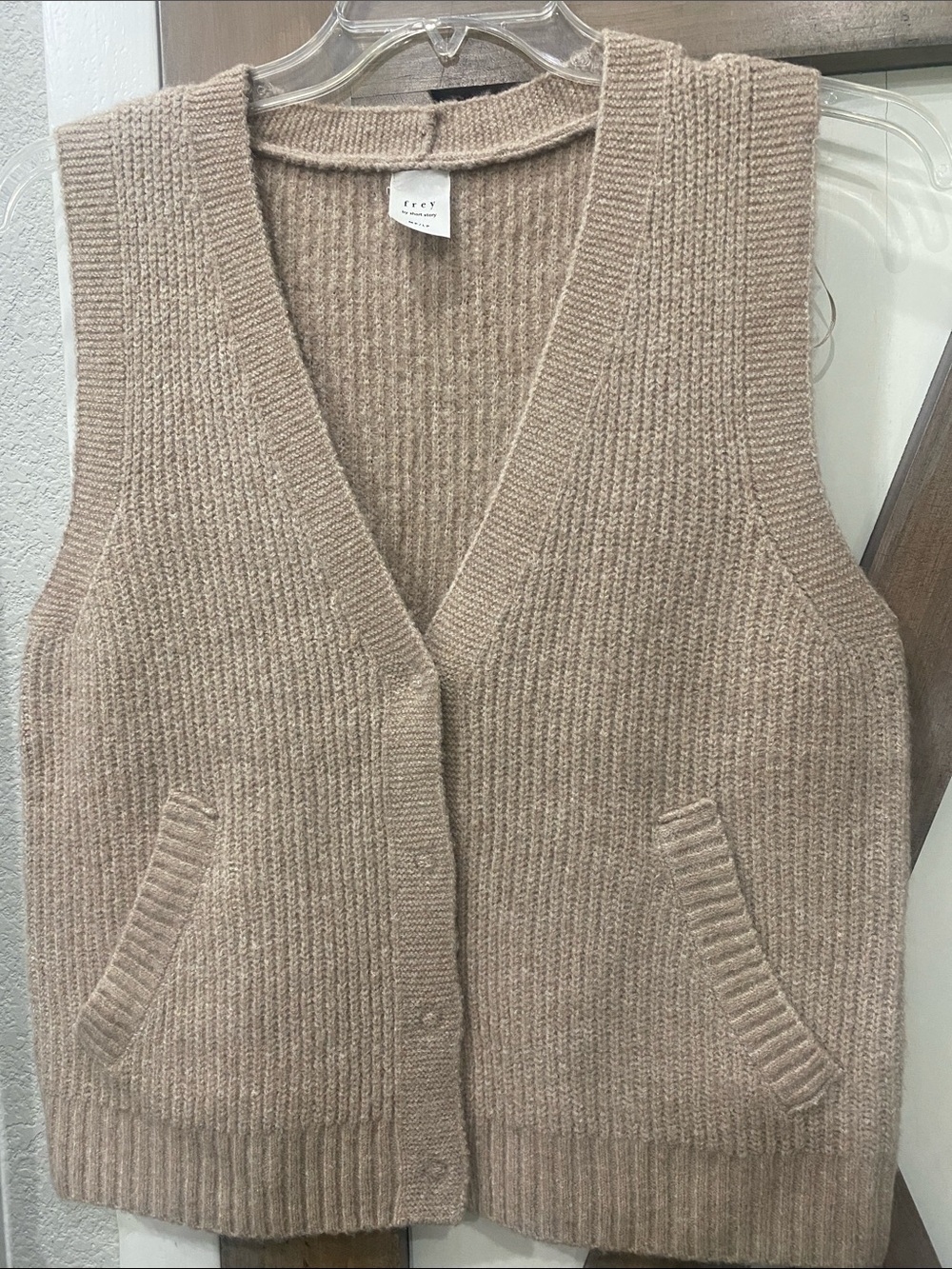 Women's V-Neck Sleeveless Knit Vest - Beige
